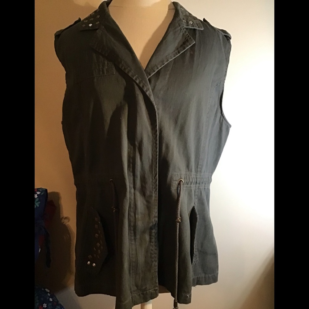 Women’s size large Rue 21 sleeveless vest new with tags